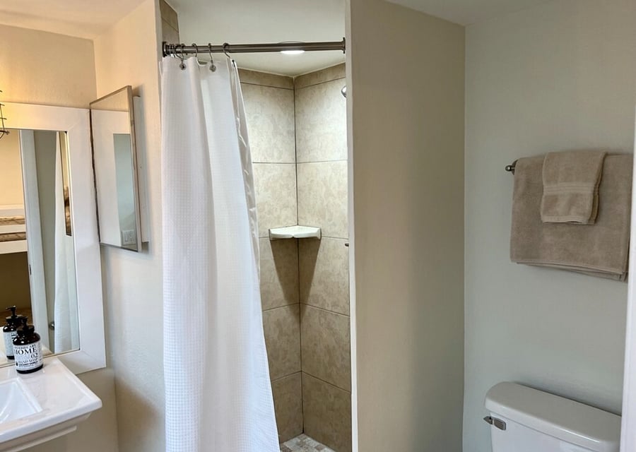 Bunk Room Bathroom 