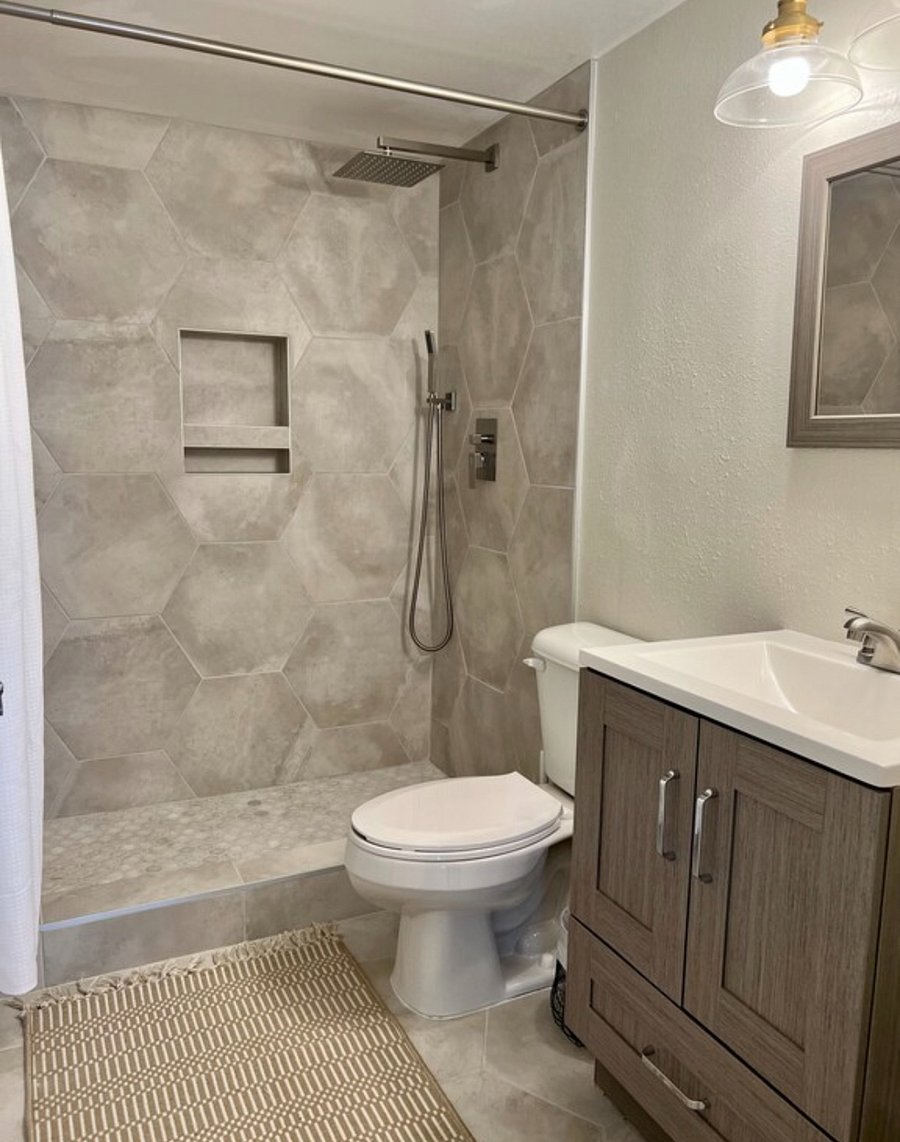 King Bathroom 