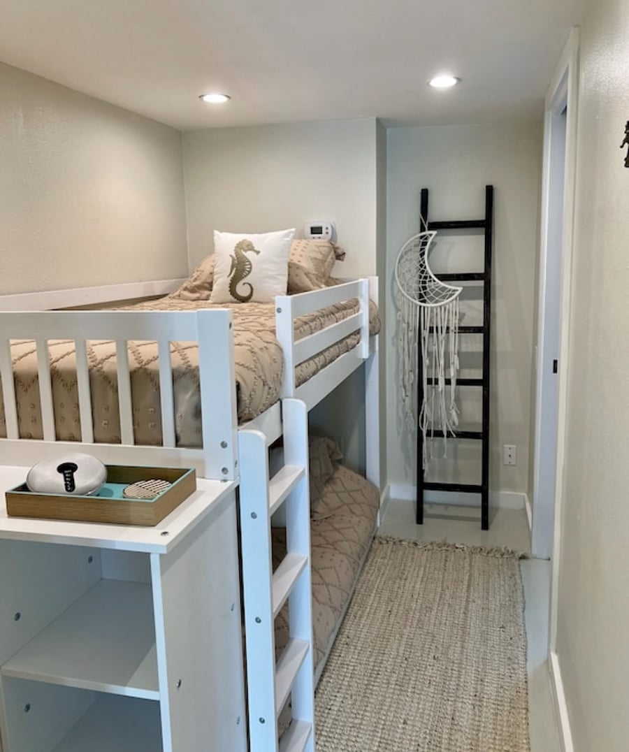 Bunk Room with twin beds 
