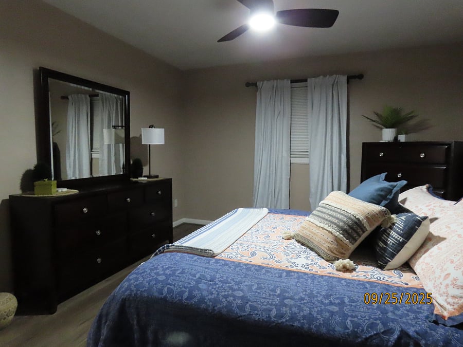 Master w/ King Bed