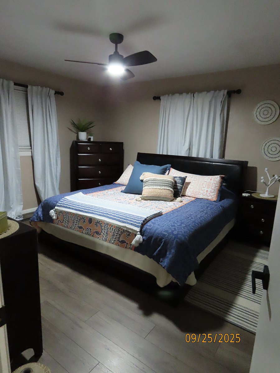 Master w/ King Bed