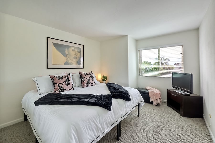 Twin or King bedroom