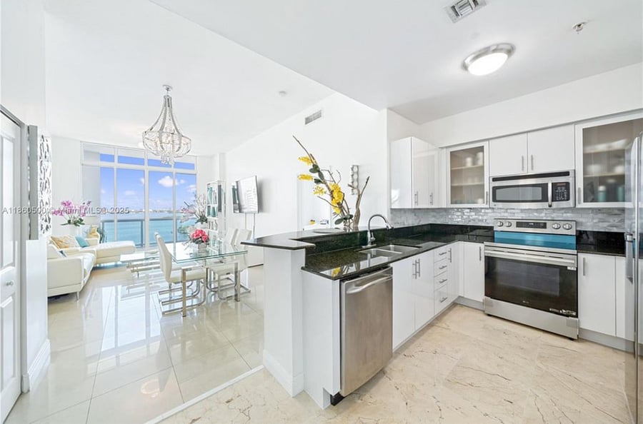 Furnished Finder property 680100_1 photo 9