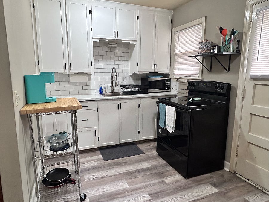 Full equipped kitchen with full size appliances!