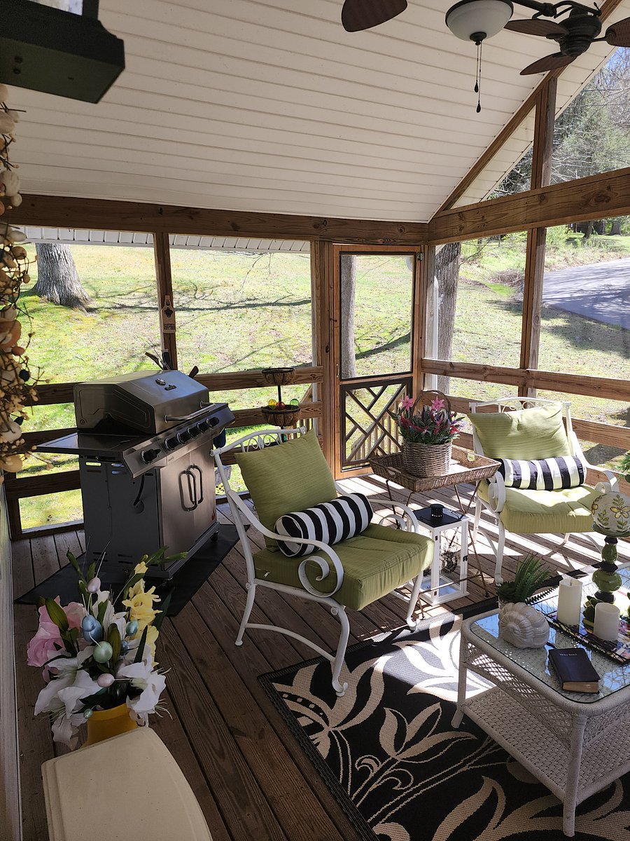 Outdoor screened in porch with Grill; great for drinking coffee in the mornings, reading, listening to the birds