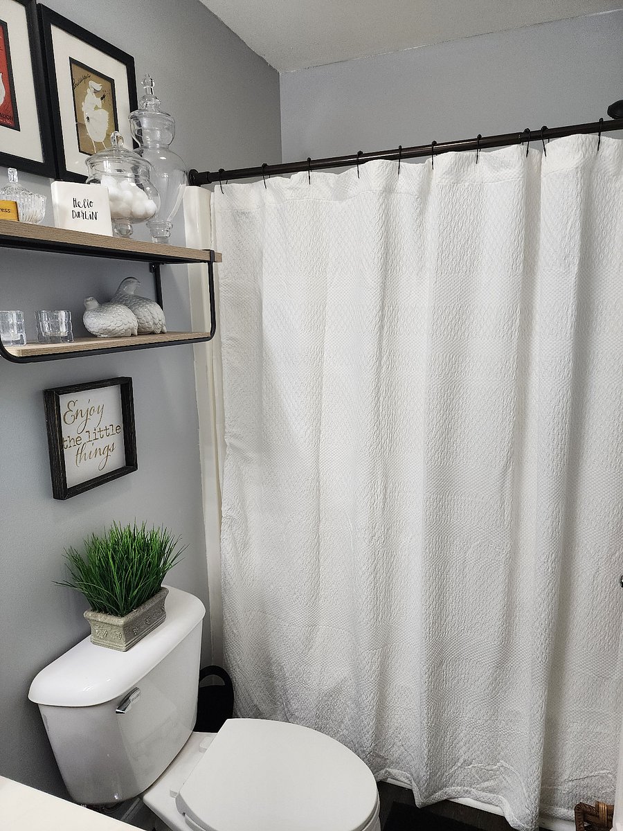 Shower/tub in 2nd bathroom