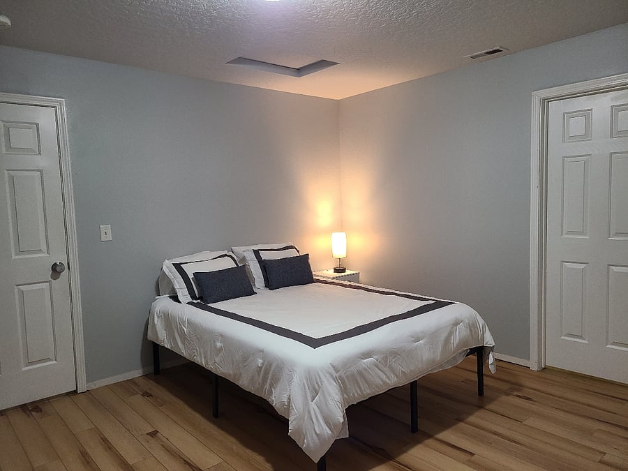 queen bed with side table