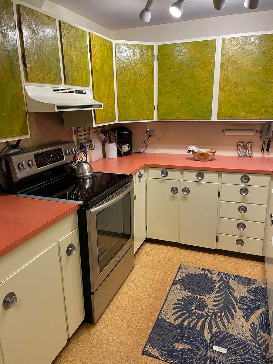 Kitchenaid oven/stove. Move-in basics included in rental