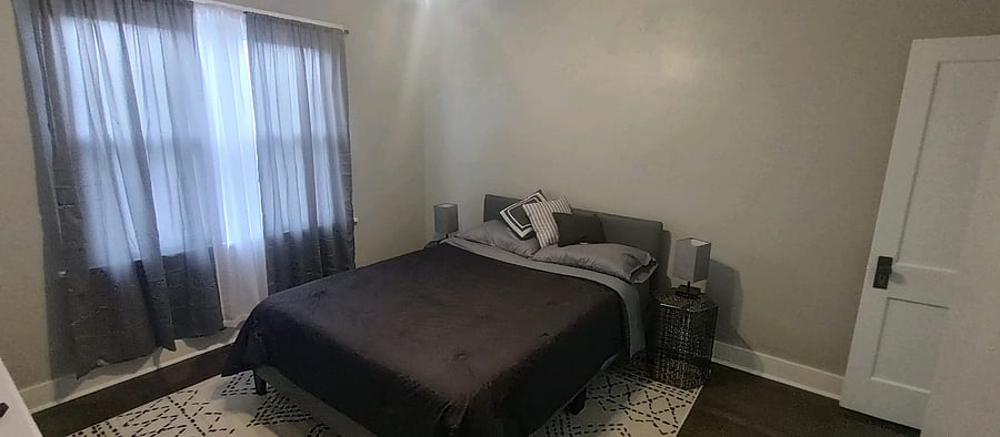 Secondary Queen bedroom, also new mattress and extra large closet.