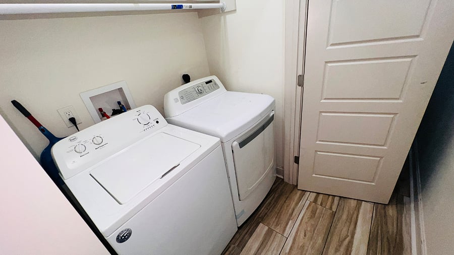 Laundry Room
Washer & Dryer