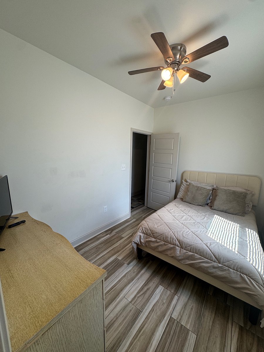 Bedroom # 3
Full Size Bed
Dresser
Smart TV
Walk In Closet