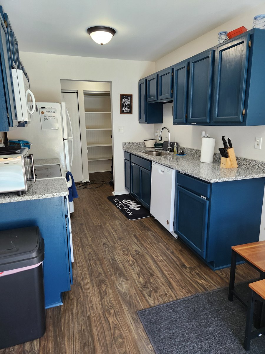 Kitchen with granite countertops & full size appliances. Table that expands & can sit 6. All kitchen needs provided. Airfryer provided. Must provide own consumable.
