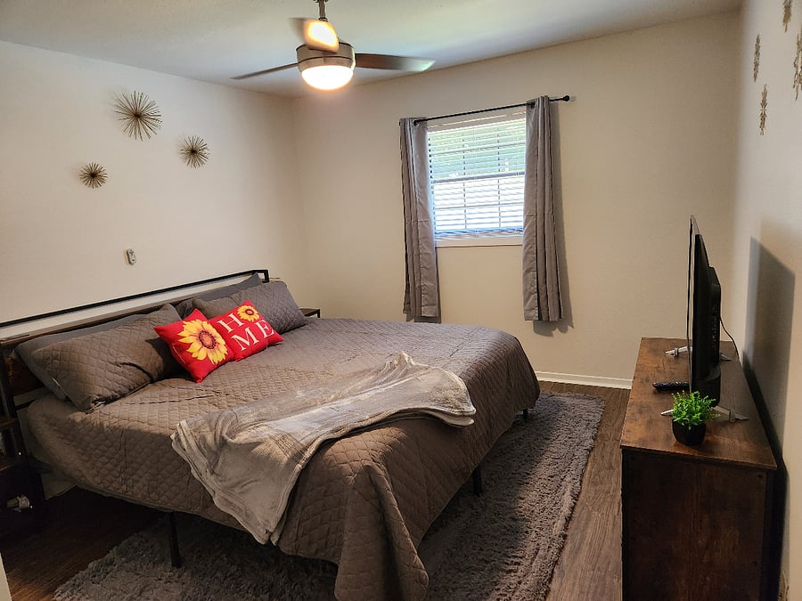 King bedroom. 43" smart tv, dresser, large closet and spare linens.