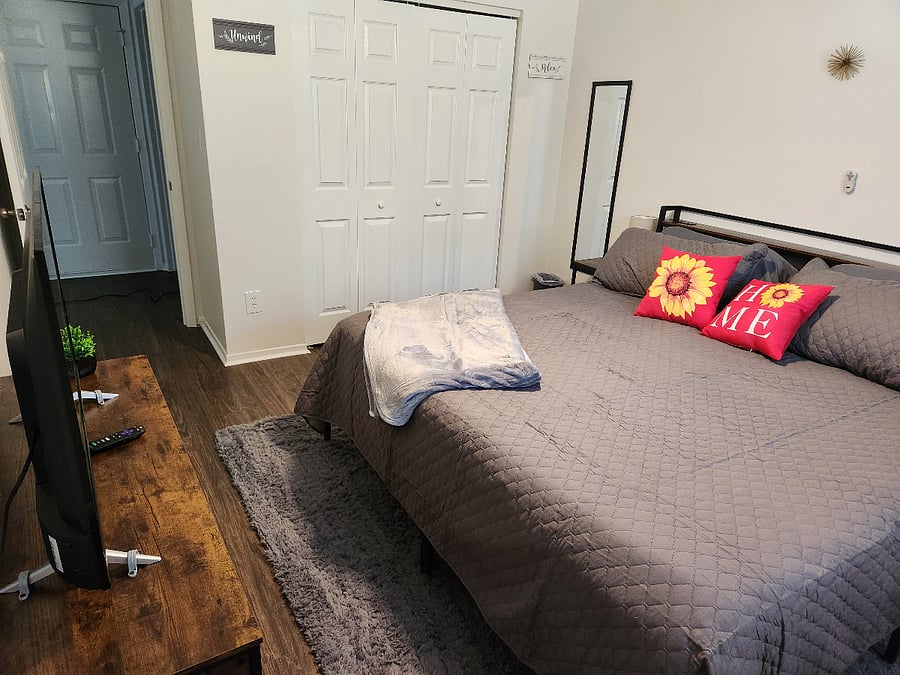 King bedroom. 43" smart tv, dresser, large closet and spare linens.