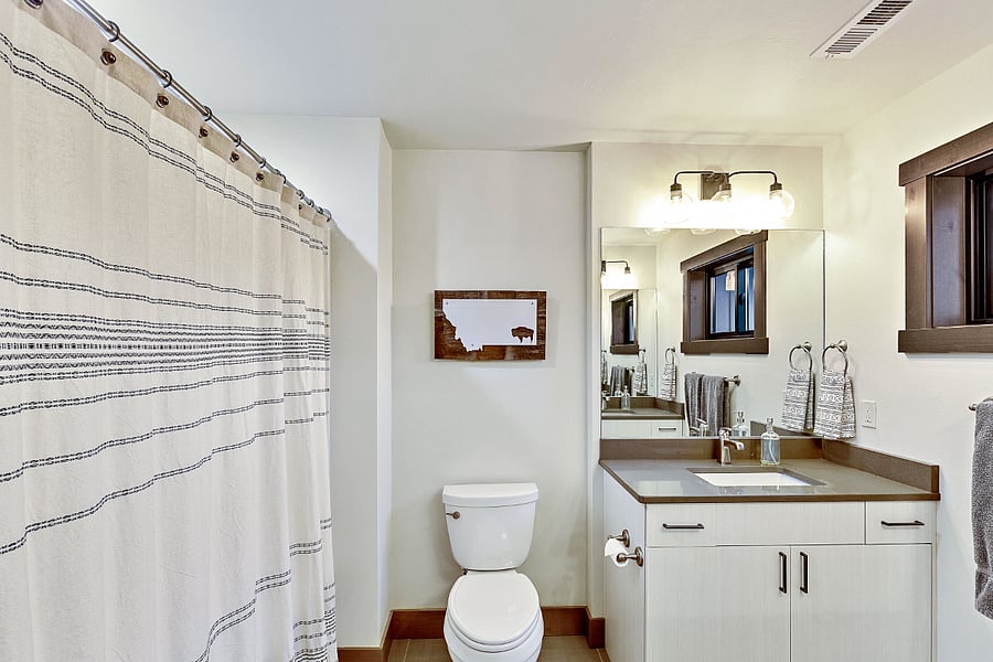 Upstairs bathroom, shared by the two upstairs bedrooms.