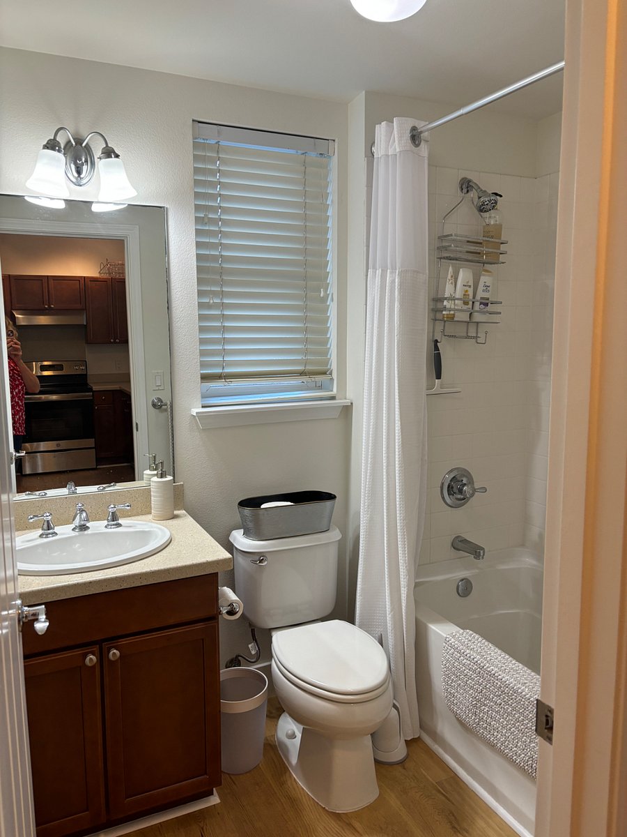 2 full bathrooms 