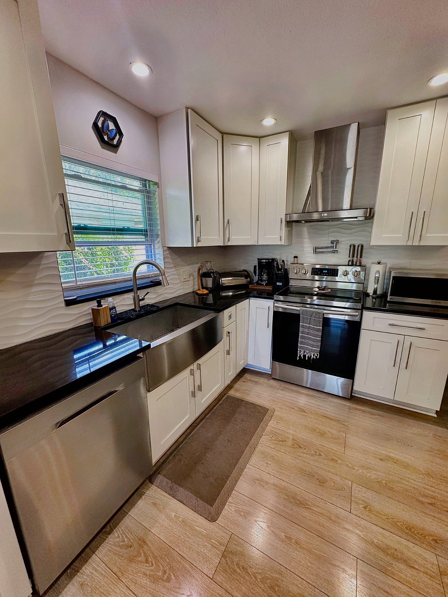 Stainless steel appliances - all under 5 years old!