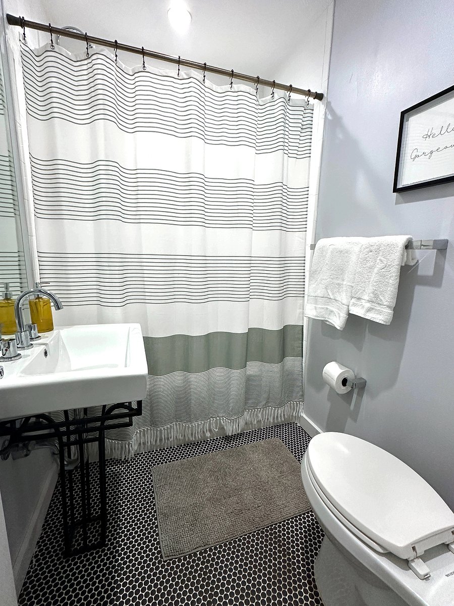 Guest full bath
