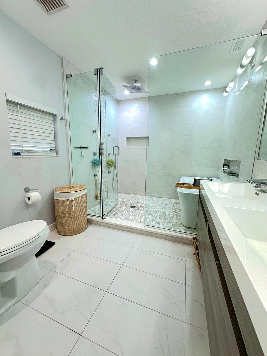 Huge master bath with 'wetroom'
