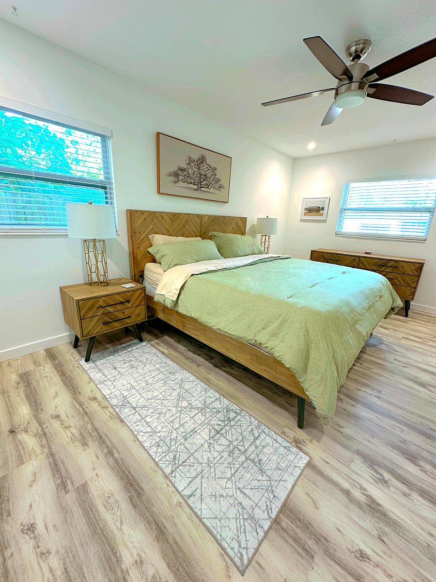 Master BR with king bed