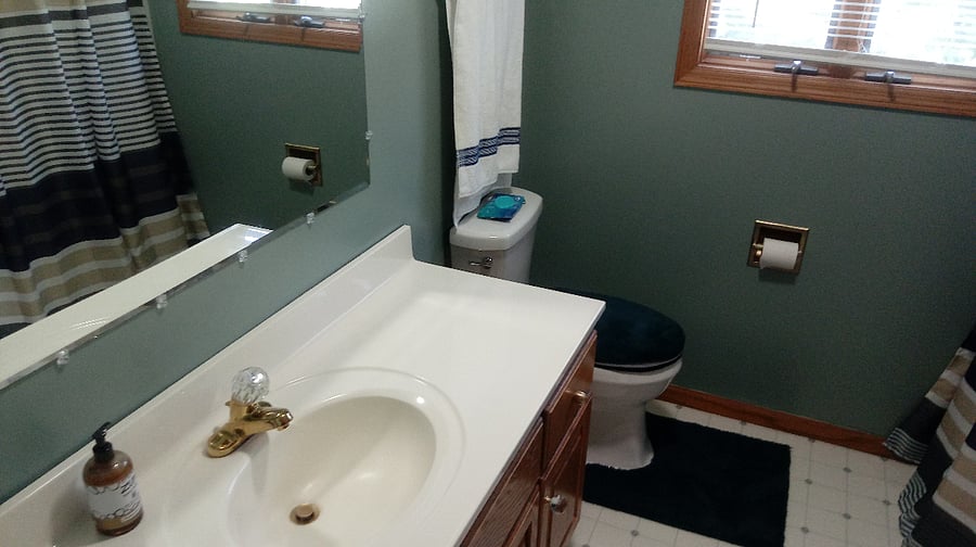 Private Bath/Shower (Unit A & B)