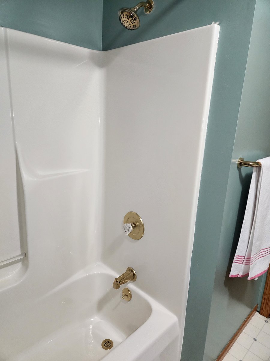 Private Bath/Shower (Unit A & B)