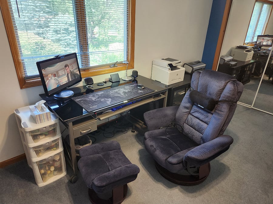 Guest Work Desk / Infotainment - Unit B ($1000/Month) ***This space is your office in daytime & bedroom at night time. Perfect for students***