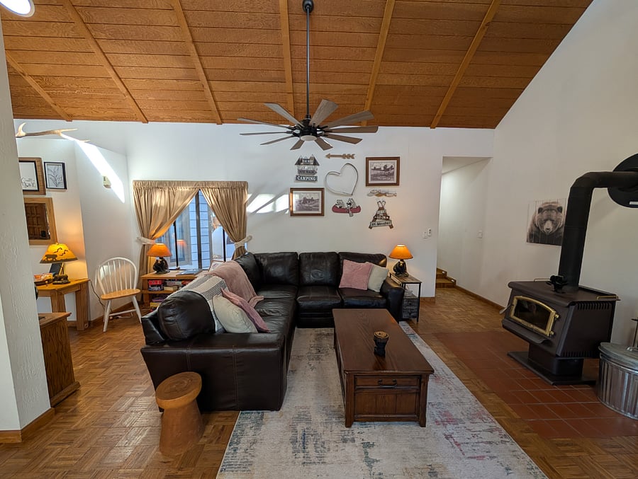 Living RoomLau