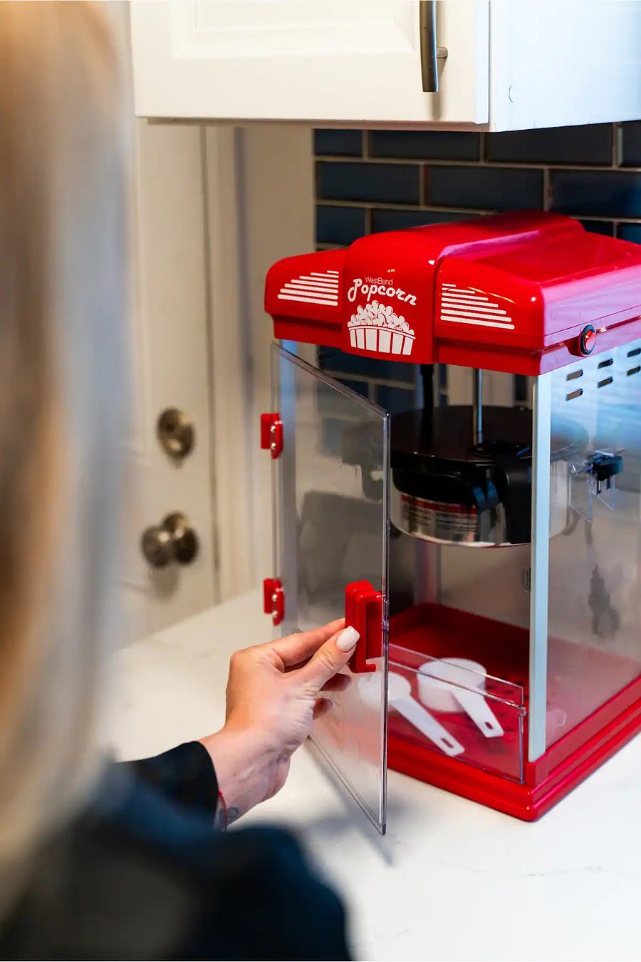 Make it a night to remember, our vintage-style popcorn machine adds a nostalgic touch to your evening in.
