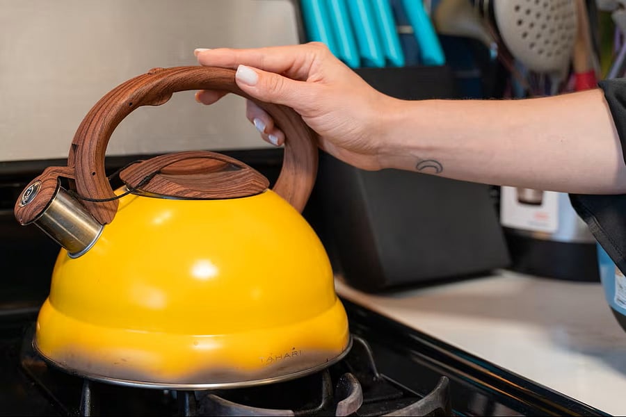 Start your day with a cozy cup, boil water in style with our vibrant kettle and enjoy tea time anytime.