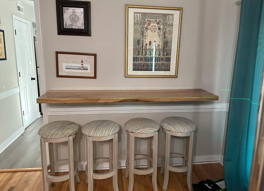 Live edge Breakfastbar/workspace, or charging station.