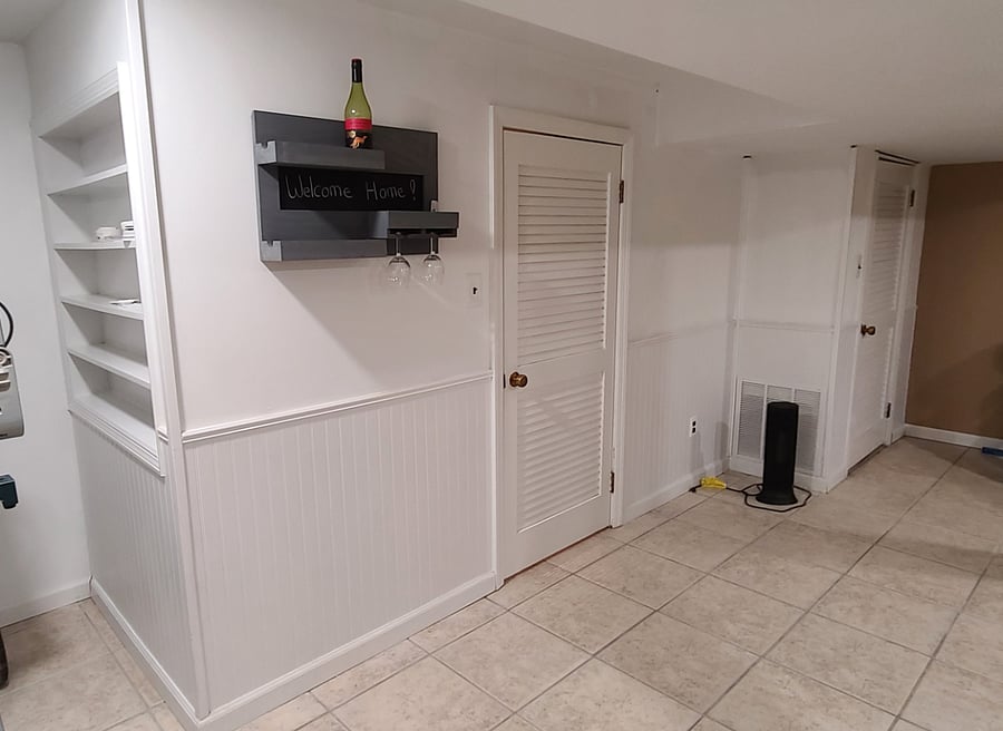 Door to walk in closet