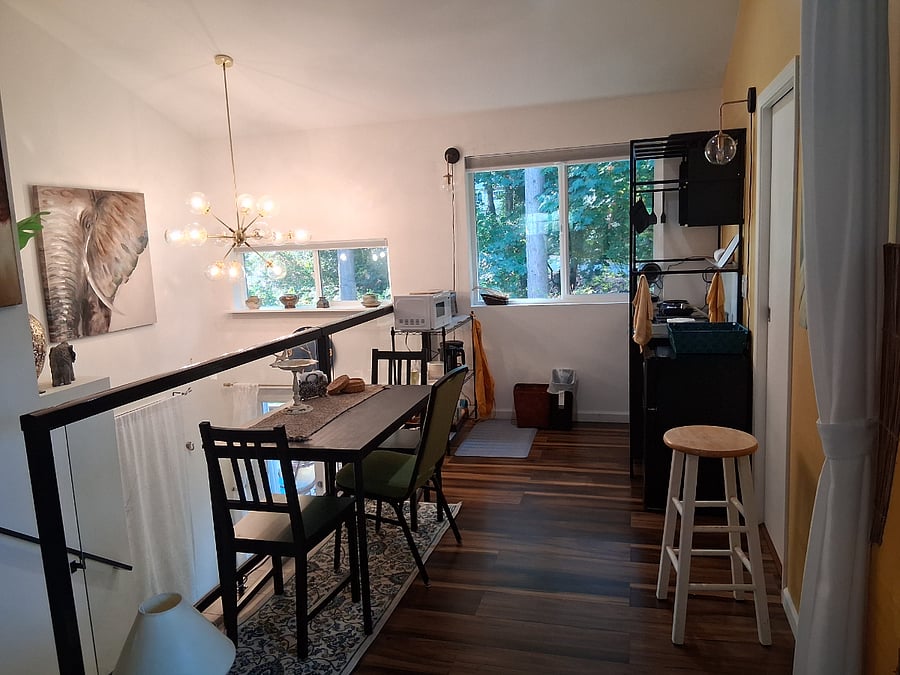 The kitchen also overlooks the 2 story entry.