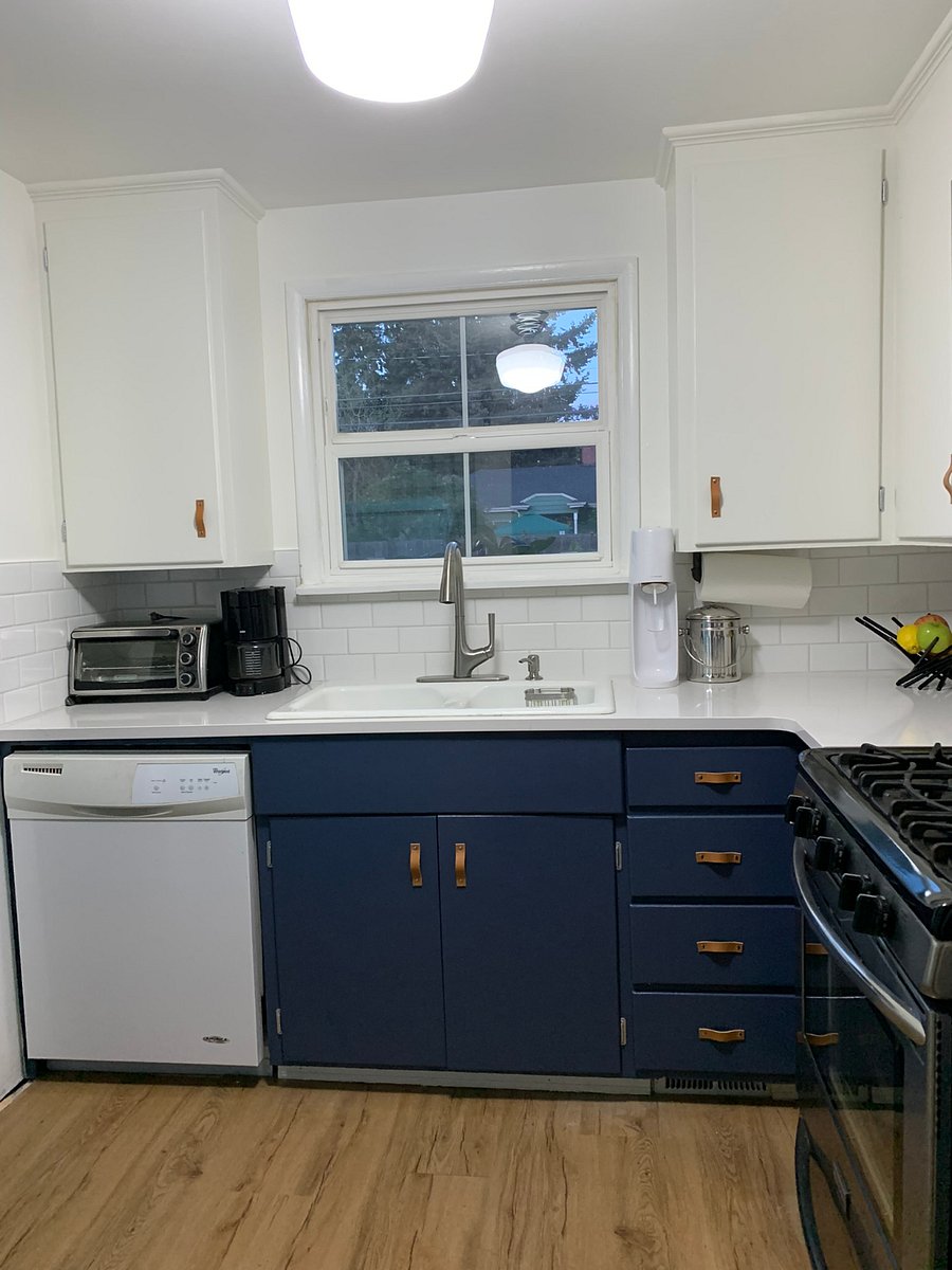 Kitchen (new dishwasher since photo was taken)