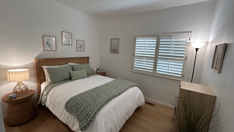 Queen bed downstairs