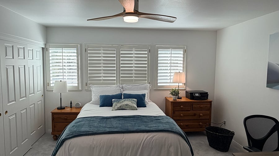 Upstairs Bedroom/ Queen Bed