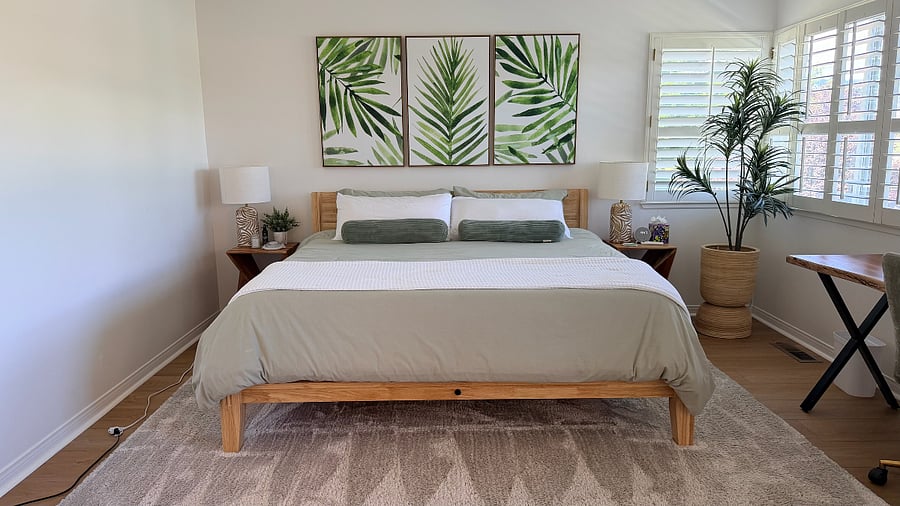 Master bedroom/King bed