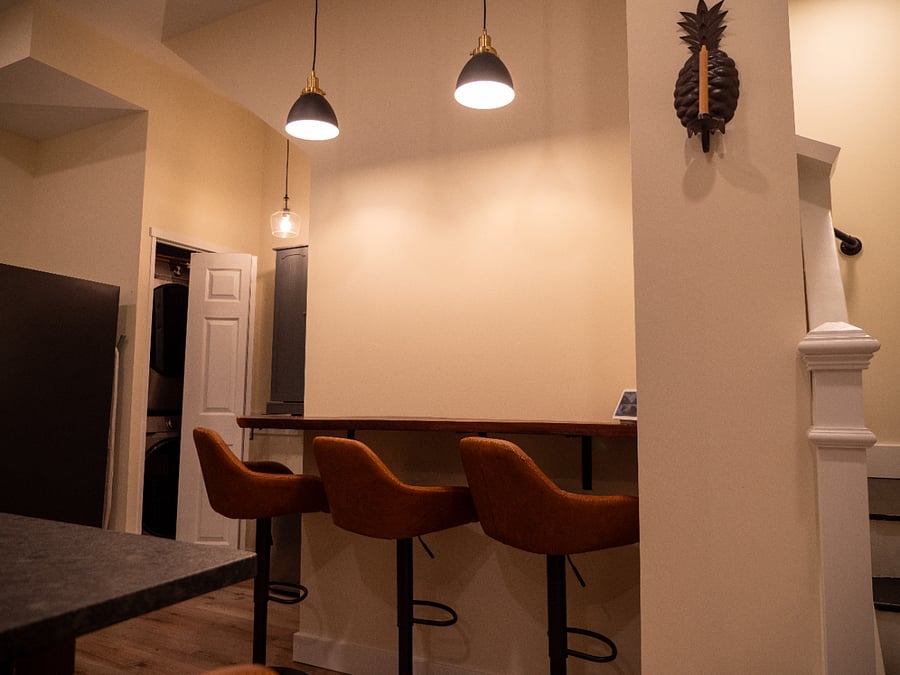 Kitchen. Breakfast Bar, Pantry, & Washer/Dryer