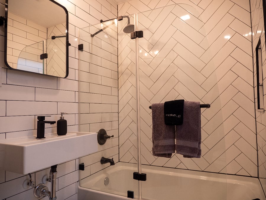 Full Bathroom #2 on 2nd Floor. Shared between Rooms #1 & #2. Toilet, Shower/Tub, & Sink. Frosted Window for privacy