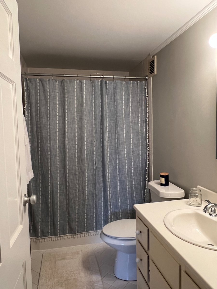 2nd bathroom with full size shower/bath combo