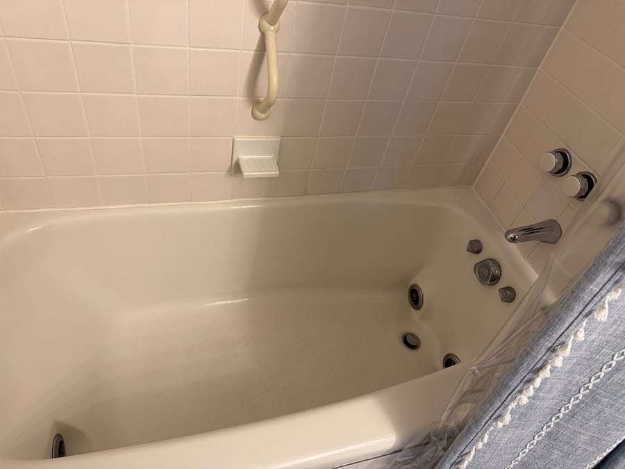 2nd Full size bath in hallway - jetted tub