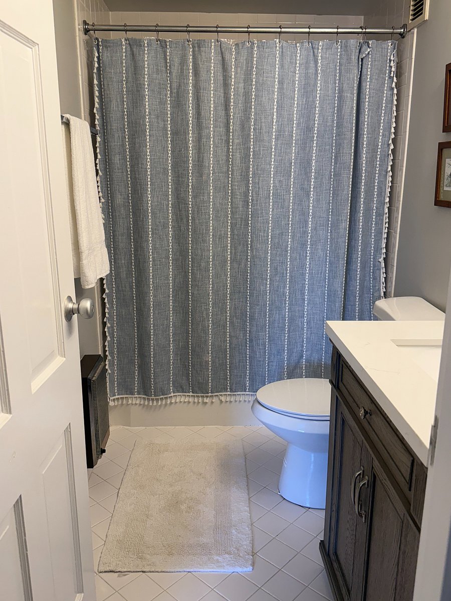 2nd Full size bath in hallway 