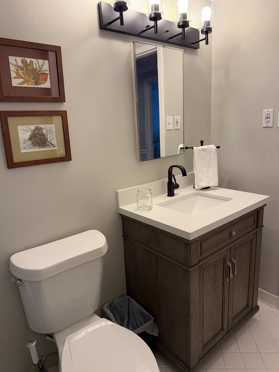 2nd Full size bath in hallway 