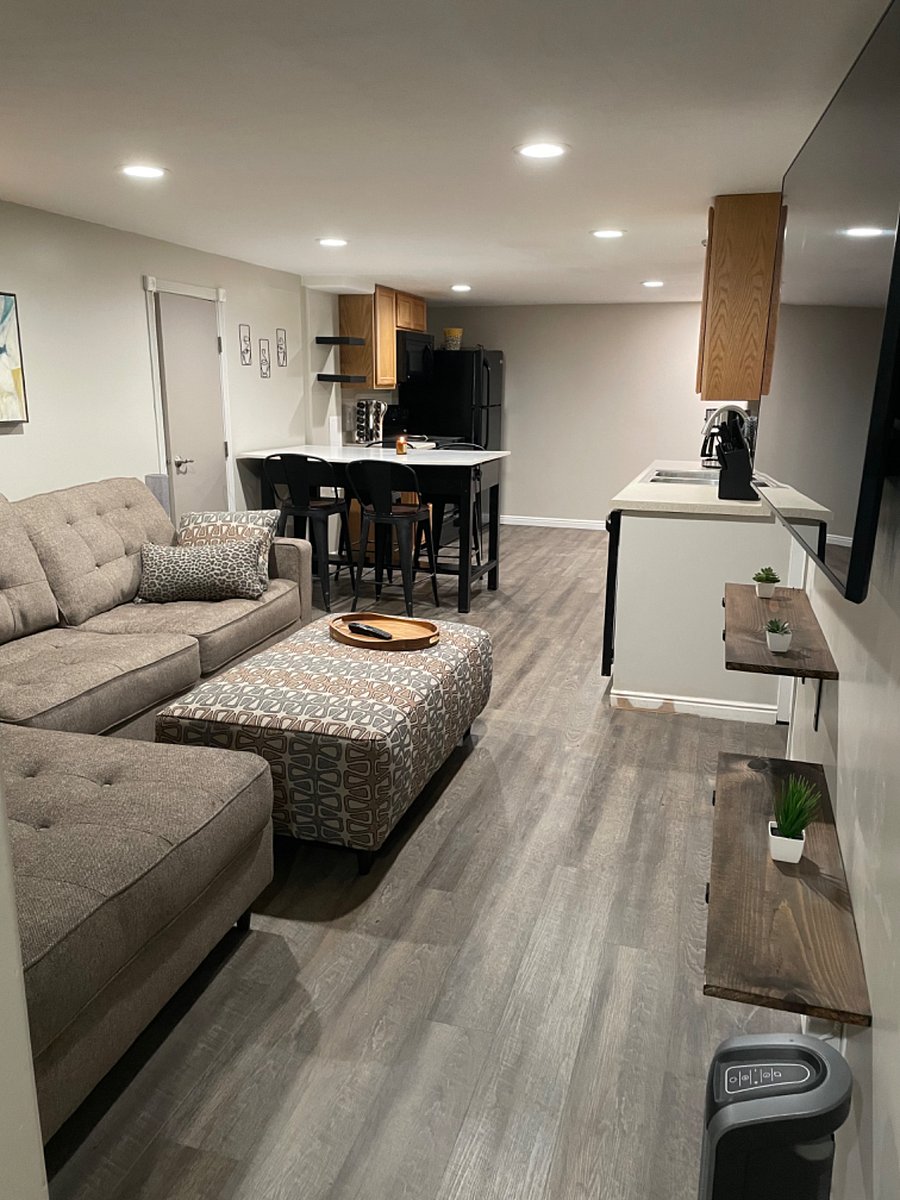 Main area- view from hallway