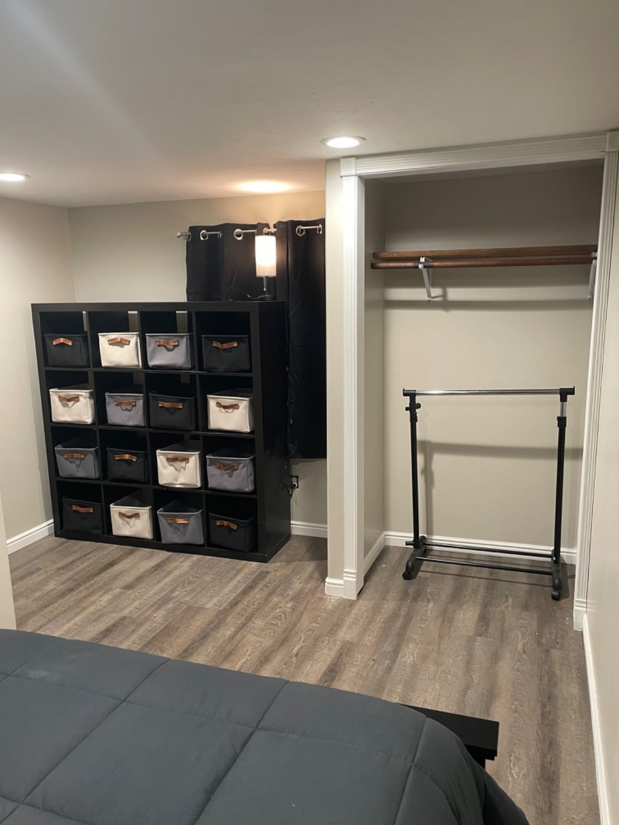 2nd bedroom- dresser & closet