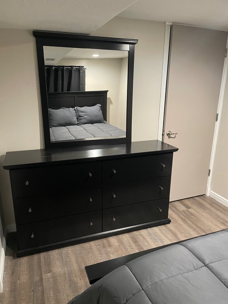 1st bedroom- dresser & closet