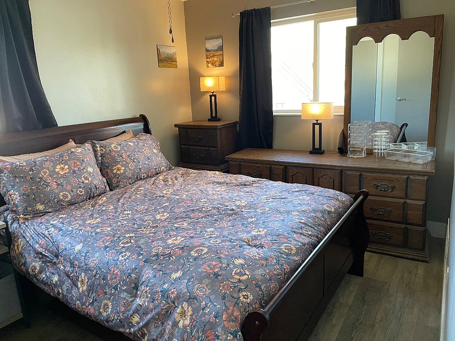 Master Bedroom- Bed & dressers