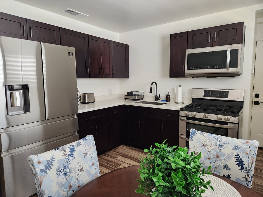 Full kitchen