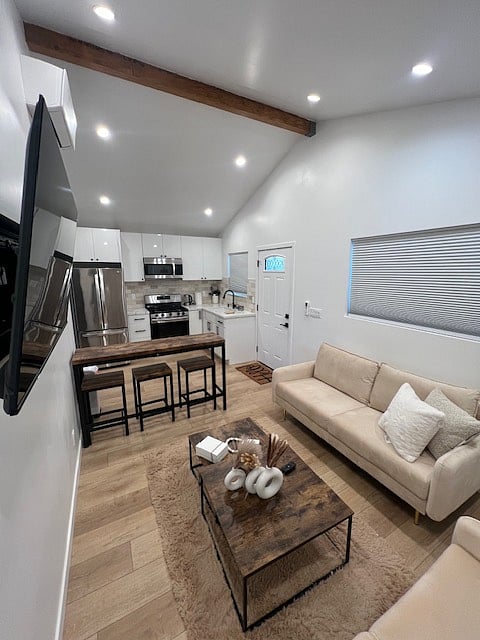 Furnished Finder property 682700_1 photo 3