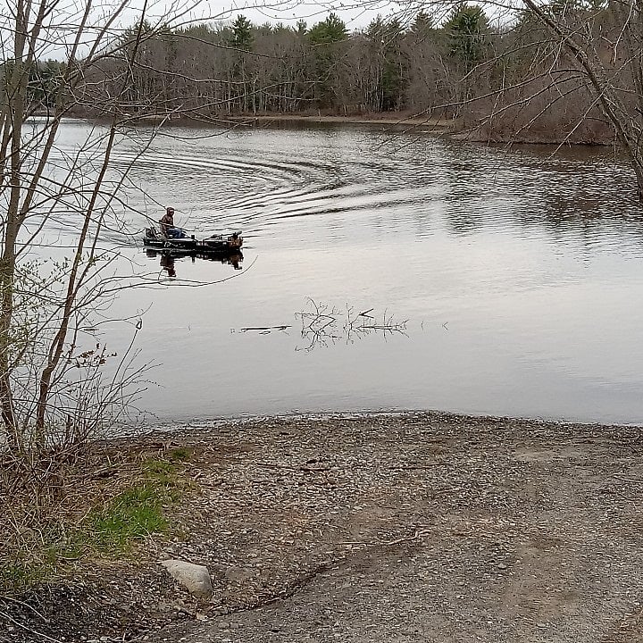 Across the road is the beautiful Cobbossee Stream. A favorite swimming spot, and landing for small powerboats, canoes and kayaks. Dogs and people love to visit this small beach.